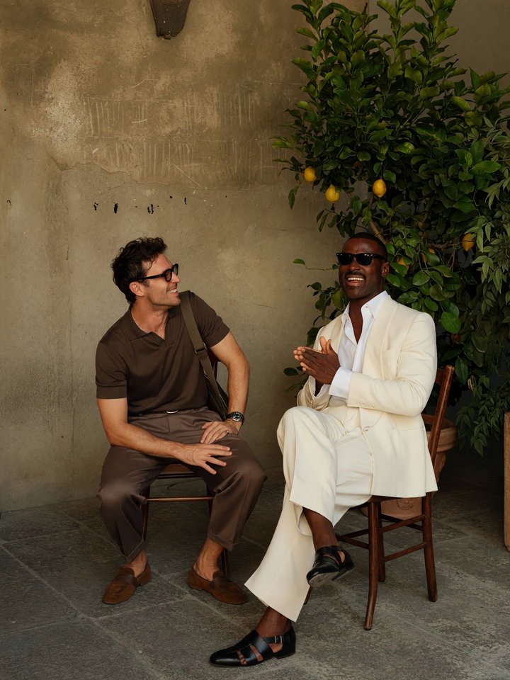 Casual Conversation in Rustic Outdoor Setting